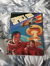 Space 1999 annual 1976 - RARE British - Unclipped  (LOT#13226)