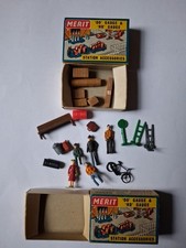 Merit Parcels 5086 & Extras In Merit Box OO/HO Gauge Bicycle People Bench Bin 