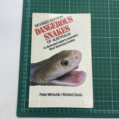 Book dangerous snakes - dangerous,