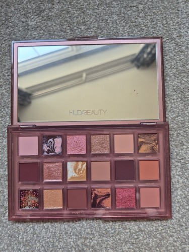 Huda eyeshadow palette - huda,