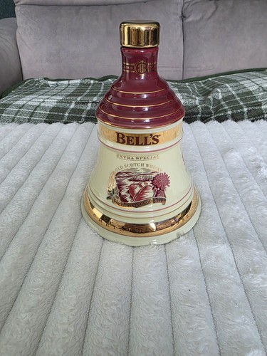 Bell xmas 1996 decanter - xmas,