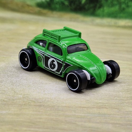 Hot wheels beetle - hot,