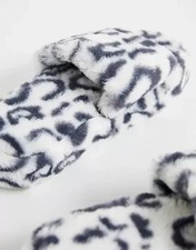 LADIES SLIPPERS COMFY SANDALS FLIP FLOP WOMENS FLAT FUR FLUFFY SLIDERS SHOES Med