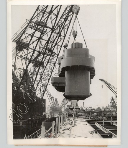 Cranes move american aircraft - cranes,
