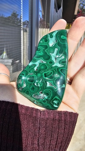 Grade malachite freeform 85g - a,