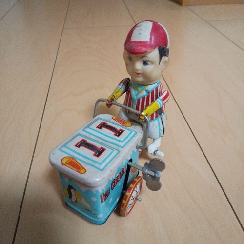 Vintage tin toy - tin, tricycle