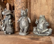 SET OF SMALL RESIN BEATRIX