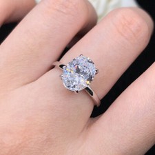 2Ct Oval-Cut VVS1 Diamond