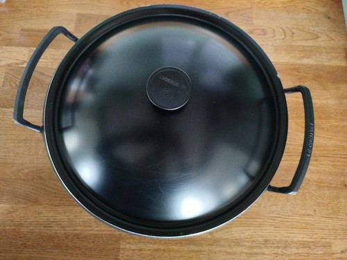 Creuset cast iron - le, wok