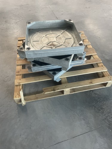 Block paving recessed - recessed, manhole