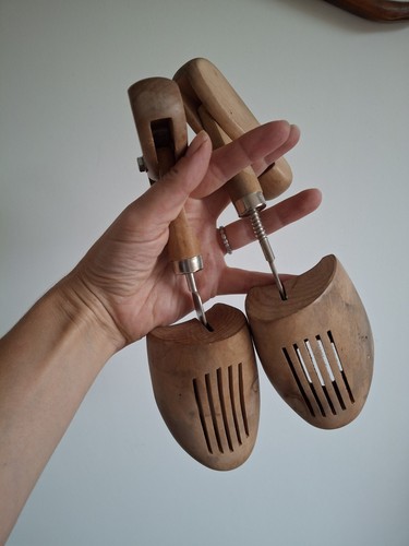 Vintage wooden shoe trees - , size