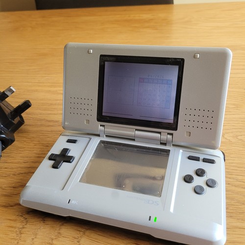 Nintendo silver handheld - nintendo,