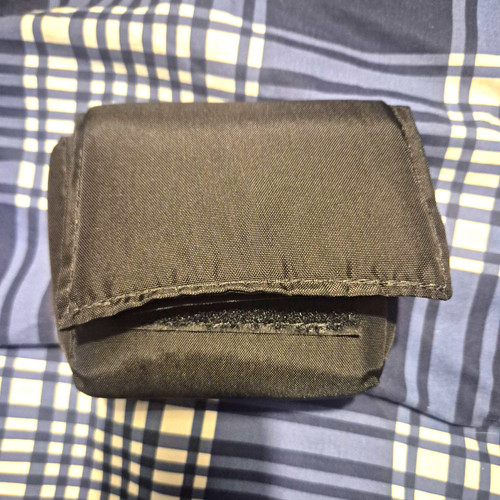 Black nylon padded soft camera - black,