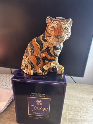 Rosa sitting tiger - rosa,