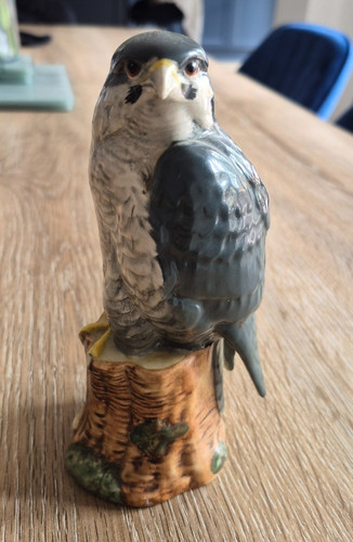 Royal doulton peregrine falcon - doulton,