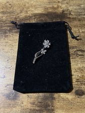 Stunning Swarovski Clear Flower Daisy Rhodium Plated Brooch