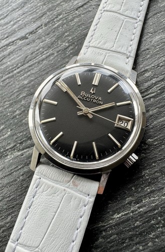 Lovely vintage bulova accutron - lovely,
