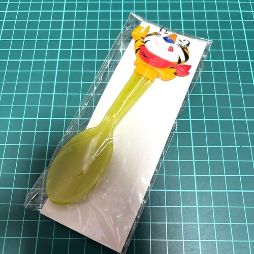 Kellogg color changing - changing, spoon