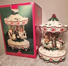 Vintage Musical Christmas "Here Comes Santa Claus" Merry Go Round Carousel 1999 