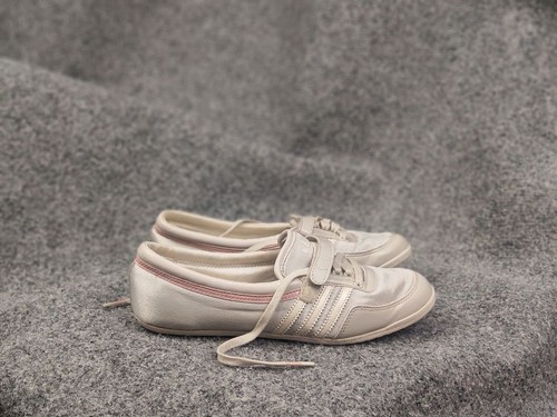 Adidas vintage y2k style white - adidas,