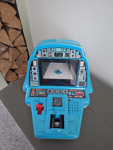 Tomytronic eagle scuadron top - scuadron,