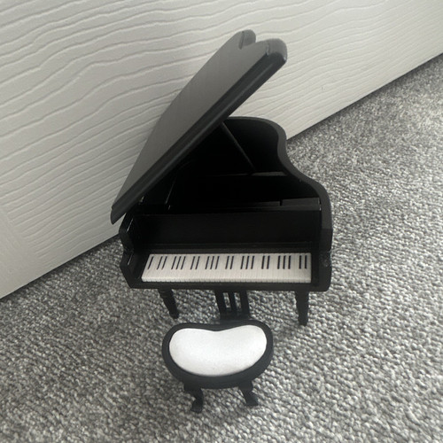 Dolls house music room - 1:12,