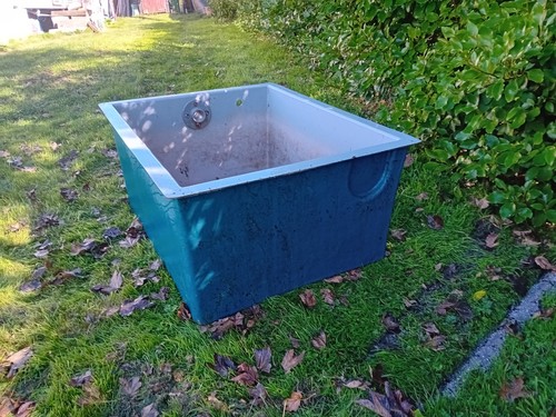 Koi carp tank pumping station - carp, tank/