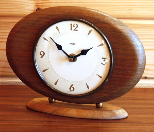 Vintage 22cm smiths - vintage, mantel