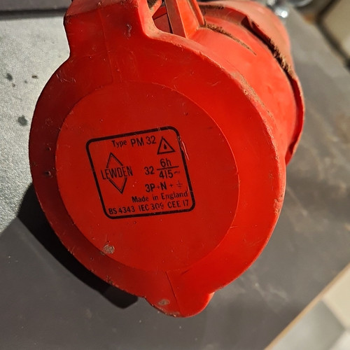 Lewden 32a 415v ac ip44 - 32,