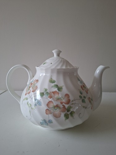 Wedgwood cottage rose tea pot - cottage,