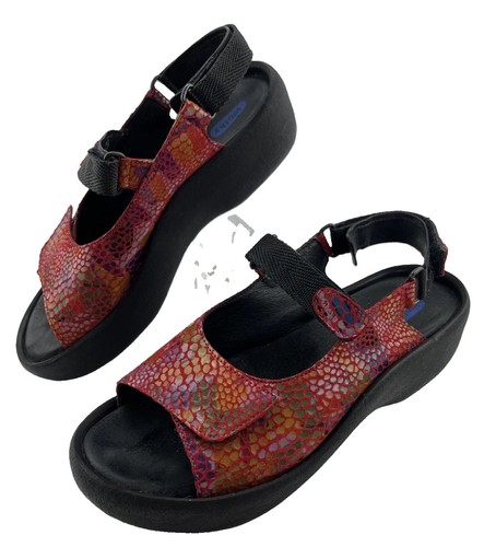 Wolky red reptile print - print, pitchu