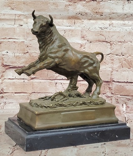 Museum quality bronze bull - museum-quality,