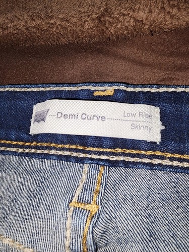 Levis demi curve low - levis,