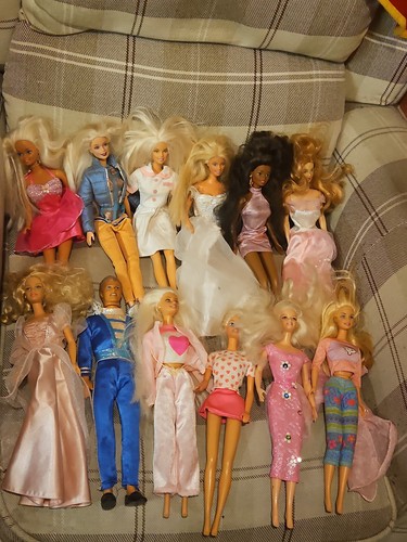 Barbie doll bundle - x, 12