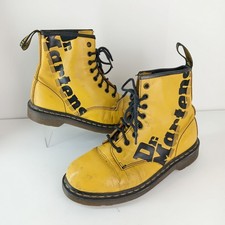 Logo Dr Martens 1889Yellow