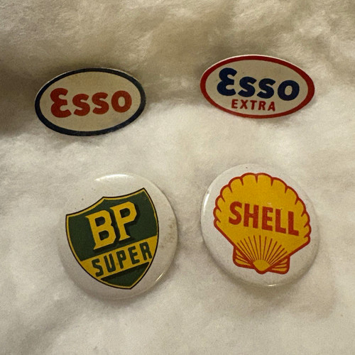 Vintage petrol pin badges - badges, set