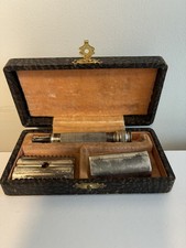 Vintage Gillette Razor in Original Travel Case