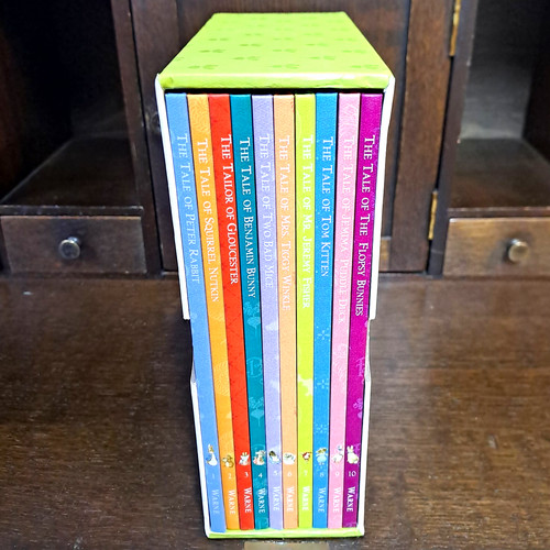 The peter rabbit library box - rabbit,