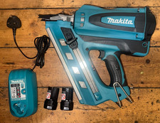 Makita Cordless First Fix Gas Nailer 2 x 7.2V Battery & Charger GN900 - No Case