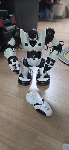Wowwee robosapien black white - robosapien,