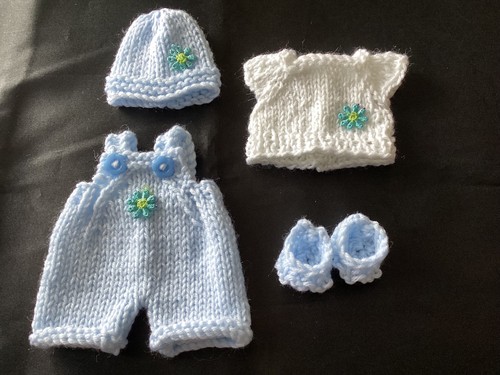 Hand knitted dolls clothes - , to
