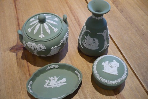 Wedgwood green jasper ware - green,