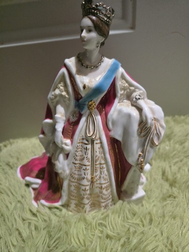 Royal worchester queen - royal,