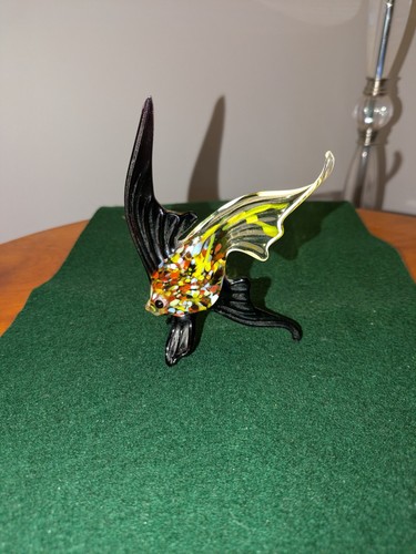 Fish small figurine hand - small,