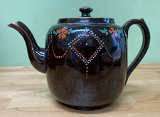 Large Vintage 1920s Glazed Brown Teapot with raised decoration (Approx 3 pints)