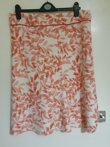 Epilogue white red leaf - white,
