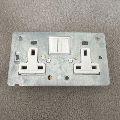 Wandsworth double socket white - double,
