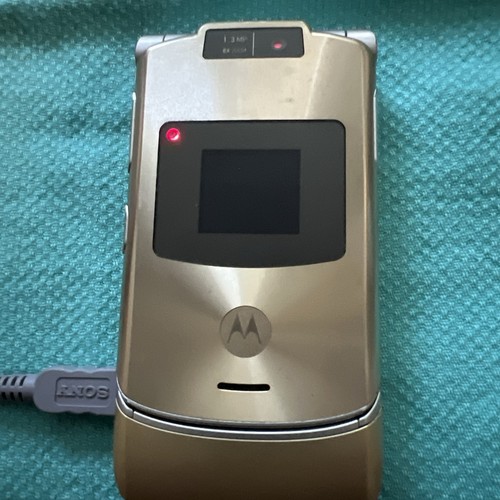 Motorola razr retro - v3,