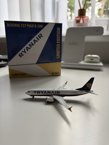 Phoenix models ryanair boeing - ryanair,