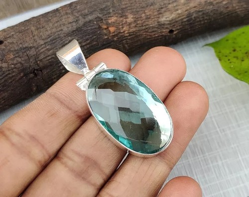 Aquamarine gemstone pendant - aquamarine,